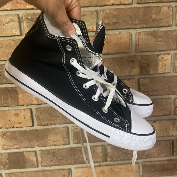 Brand new men’s converses never worn ordered the wrong size - Picture 2 of 5